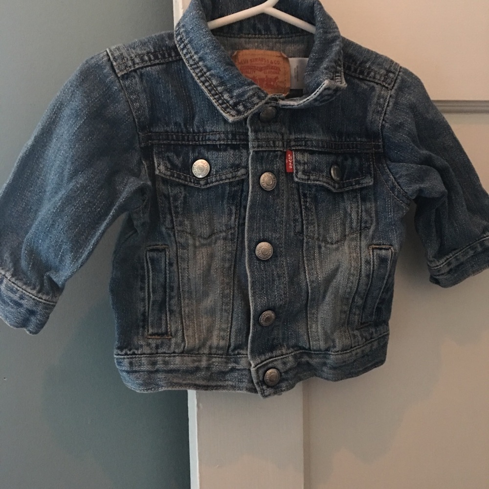 Adorable 12 months Levi’s denim jacket- unisex!